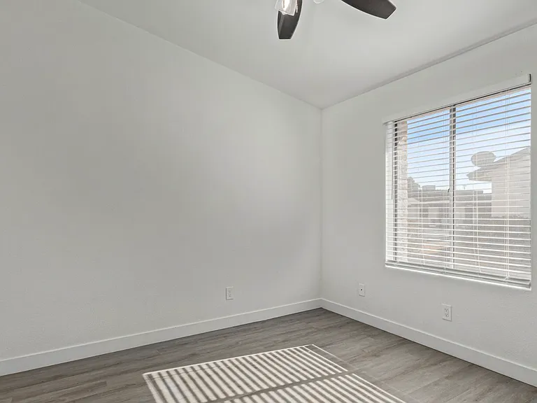 6105 S McKemy St — Photo 32