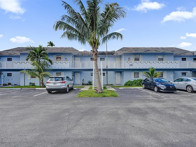 7580 SW 82nd St #216 — Photo 1