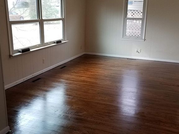 2nd image of 4404 Packard St