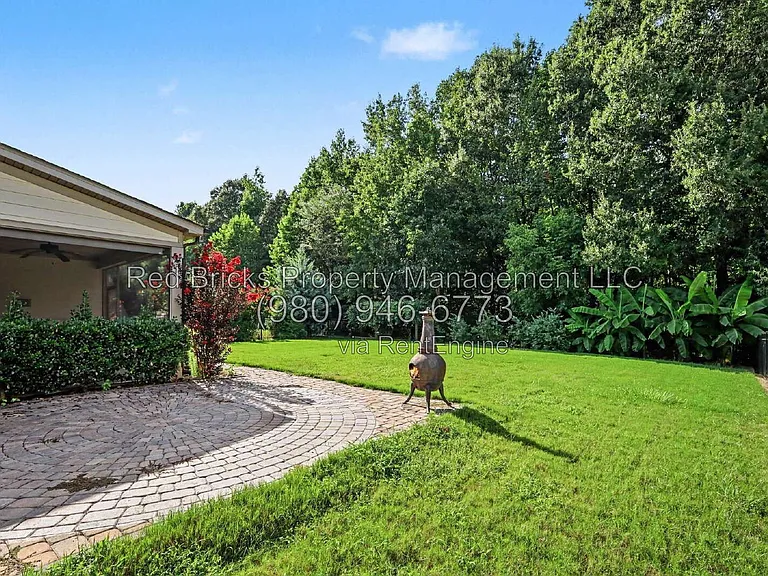 145 Barclay Dr — Photo 32