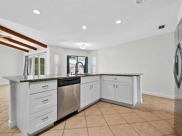 231 Wellington Dr — Photo 29