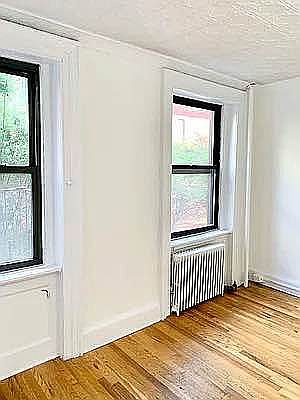 3rd image of 169 Thompson St APT 3