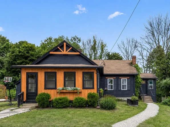 69 Main St, Charlton, MA 01507