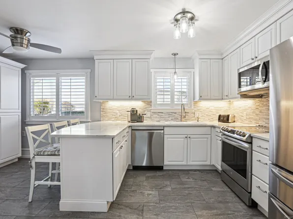 592 Heritage Village #B, Southbury, CT 06488