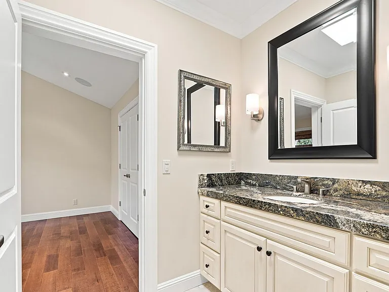 16771 Frank Ave — Photo 12