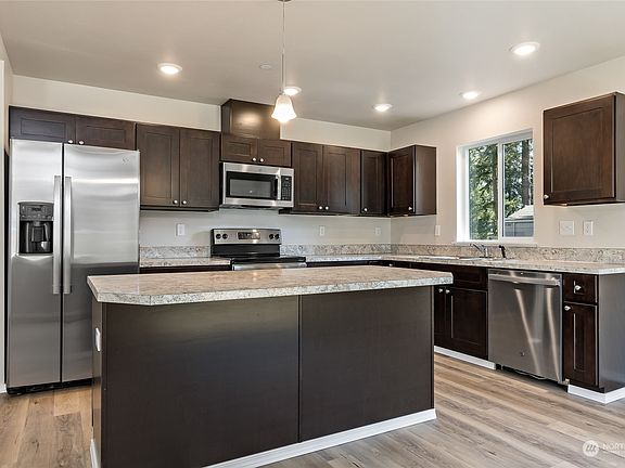 3rd image of 6608 197th Street E