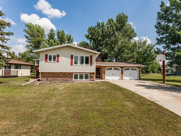 604 Loyal Ave, Hillsboro, ND 58045