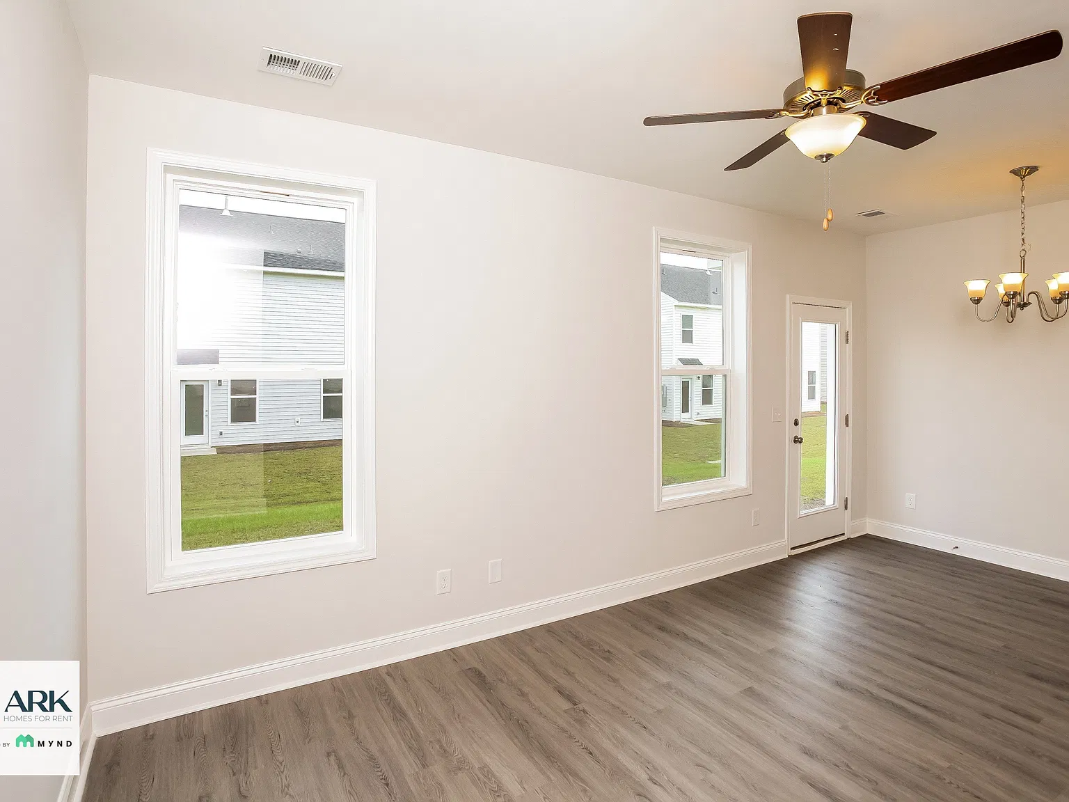 3 bed, 2.5 bath, 1350 sqft, $1,725 — Photo 4