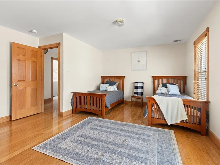25 Pleasant St — Photo 23