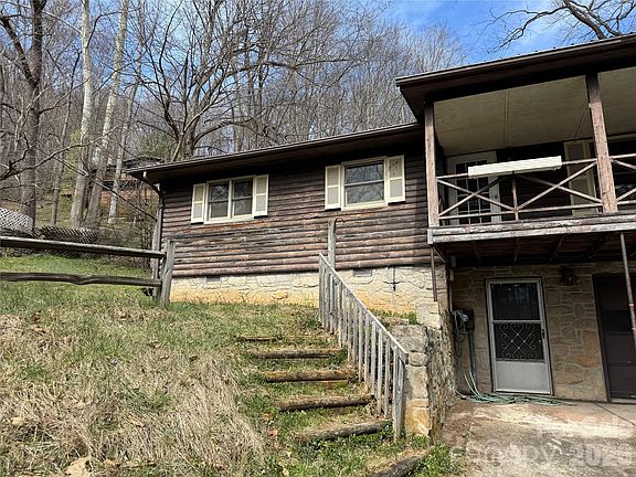 5th image of 814 Mountain View Dr