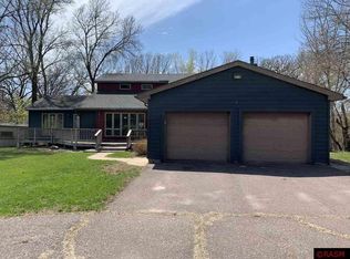 18951 Riverbluff Dr, New Ulm, MN 56073