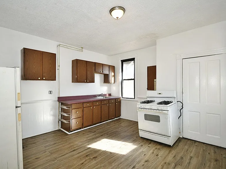 208 Pattison Ave #1 — Photo 9
