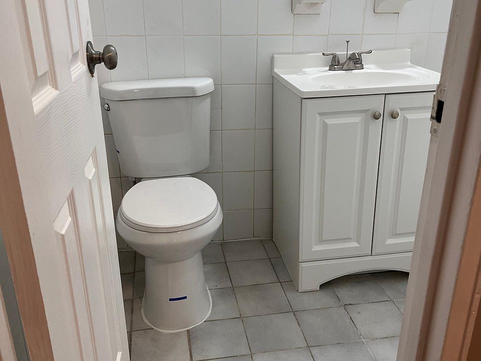 1st image of 107 Van Cortlandt Park Ave 6cc-flr 6