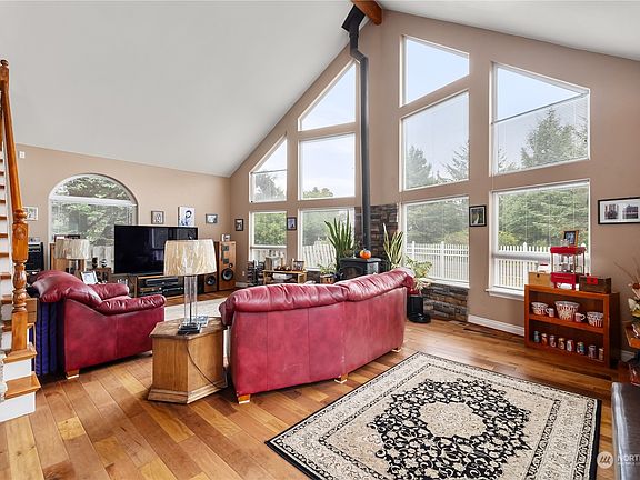 3rd image of 368 S Butterclam Street SW