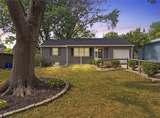 302 NE Howard Ave, Lees Summit, MO 64063