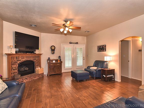 4th image of 25615 Briar Dr