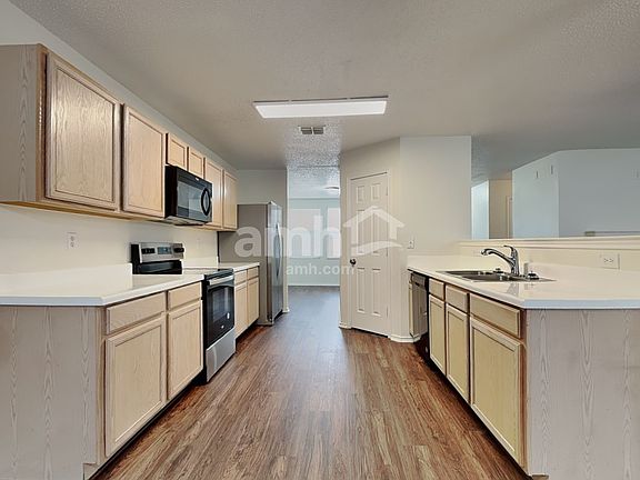 3rd image of 333 Daisy Ln