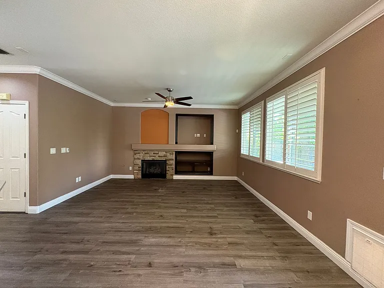 139 Ainger Cir — Photo 5