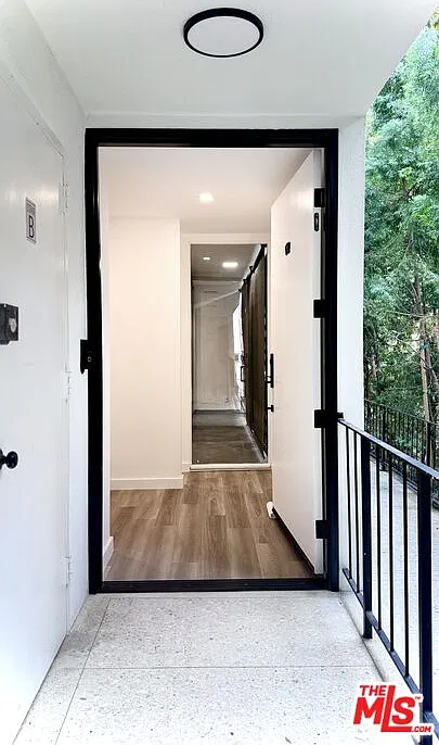 2 bed, 2.0 bath, 1640 sqft, $6,795 — Photo 3