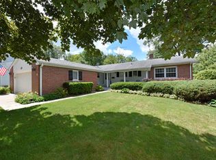 748 Rockland Ave, Lake Bluff, IL