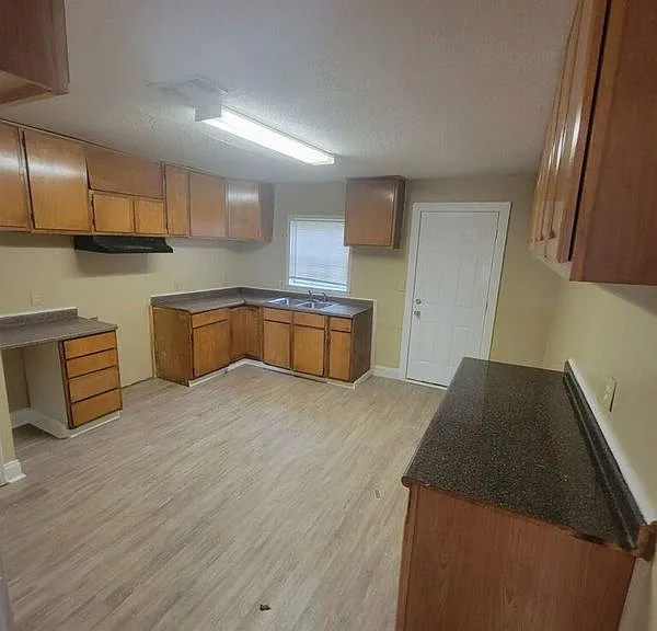 1160 Freeman Ln — Photo 5
