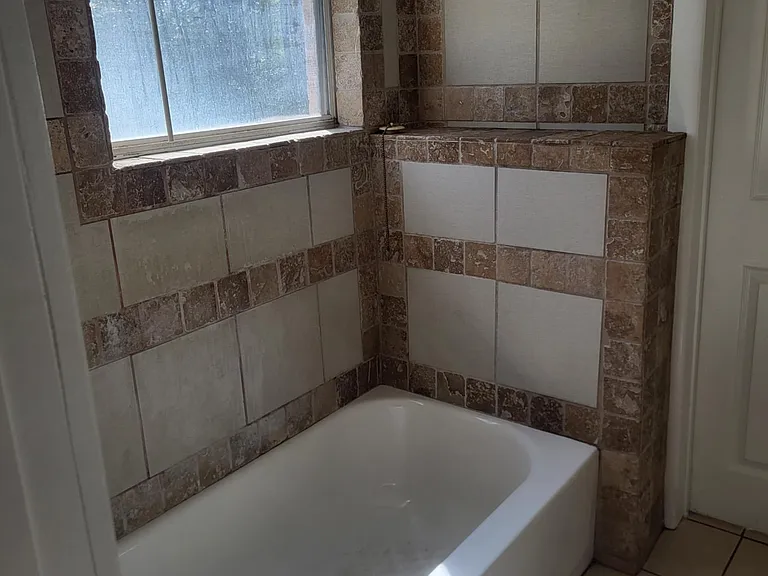 1102 Stonehaven St #1 — Photo 5
