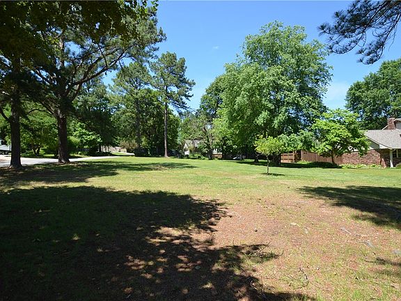 4th image of N Forest Ave #39