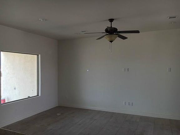 3rd image of 629 Daventry Ct