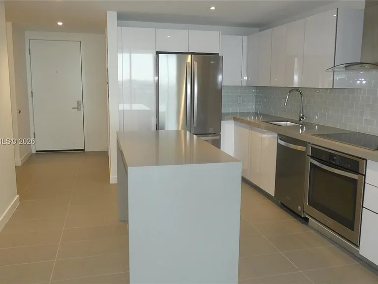 1600 NE 1st Ave #1815 — Photo 2