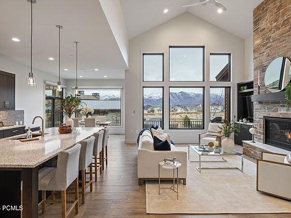 4th image of 1622 E Abajo Peak Cir Unit Tv-23
