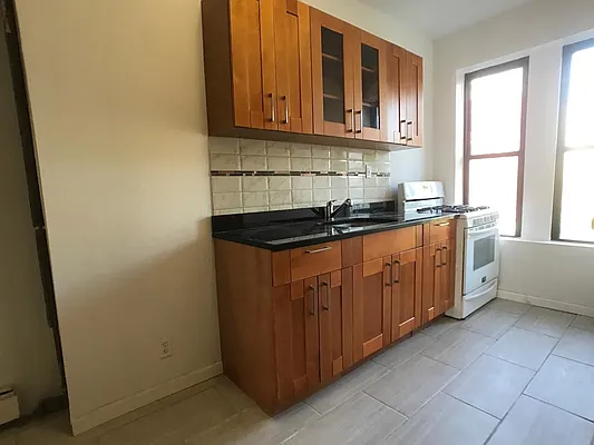 Rented by Evergreen Apartments BK | media 7