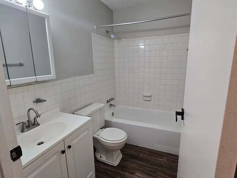 3224 N Talbot Ave — Photo 3