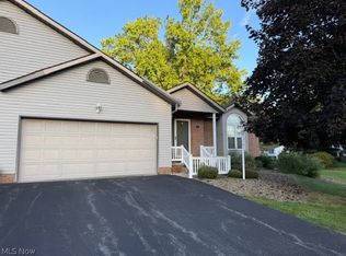 1315 Surrey Point Dr SE, Warren, OH 44484