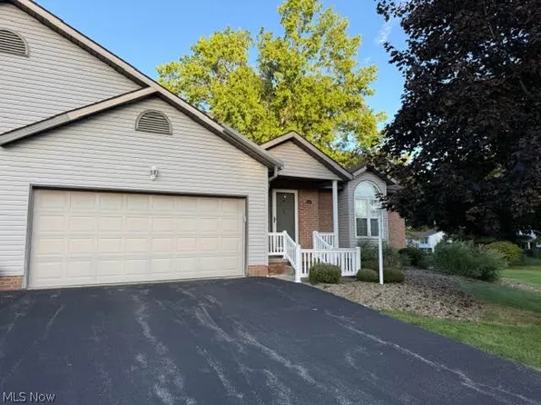 1315 Surrey Point Dr SE, Warren, OH 44484