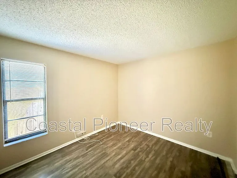 1301 Greenlea Dr — Photo 14