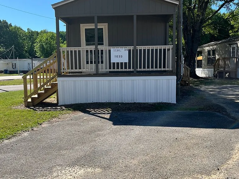 4144 Thomas St — Photo 1