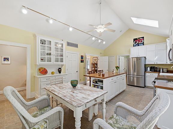 4th image of 1525 Sunshine Ct