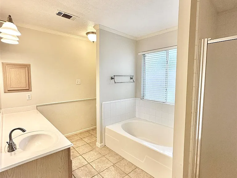 3907 Crystal Pass Ct — Photo 13
