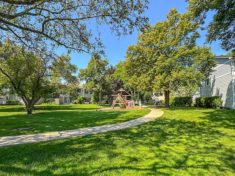 416 Swallow Ln — Photo 29