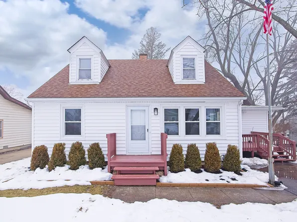 208 Villa Ave, Lake Villa, IL 60046