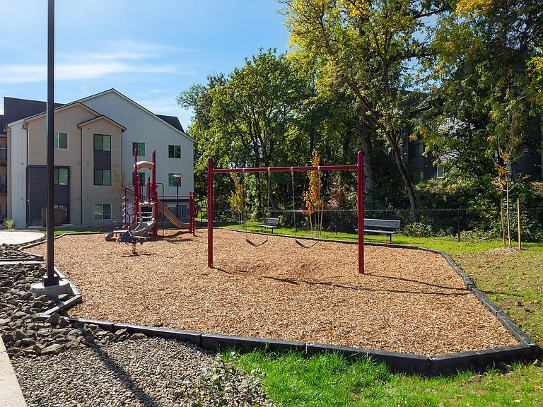 Sunshine Park Apartments — Photo 36