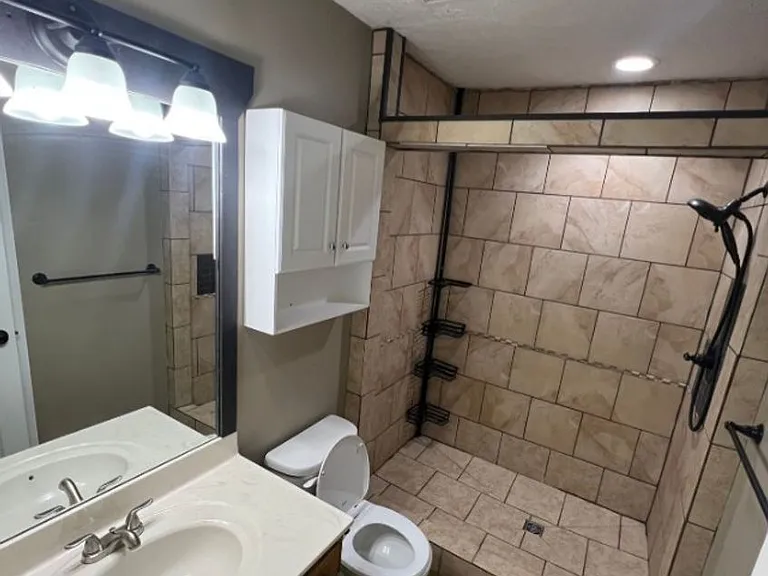 925 NE Carousel Ln — Photo 6