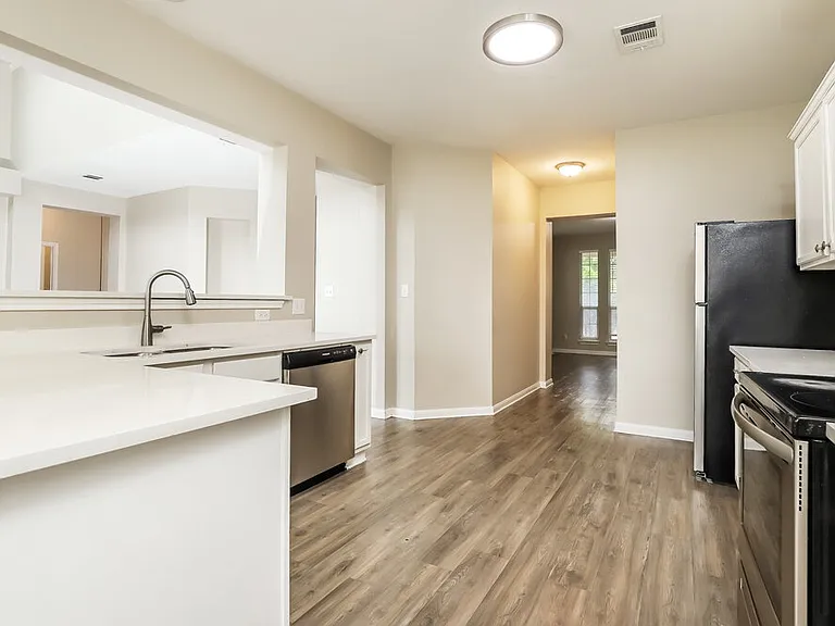 539 W Metcalfe St — Photo 9