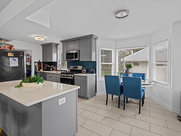 4th image of 333 Village Dr