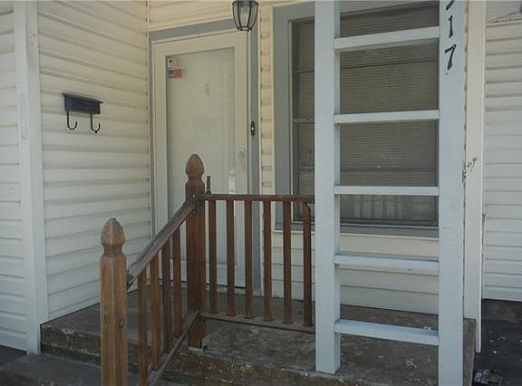 3rd image of 1917 Evergreen Dr