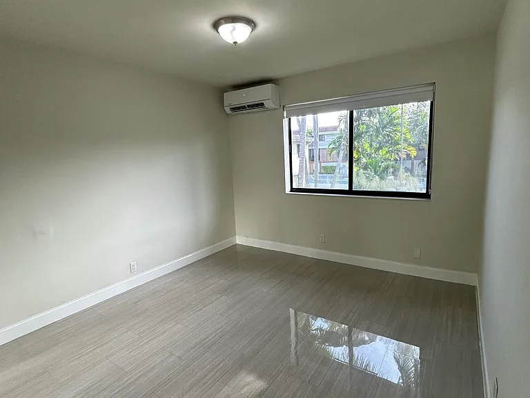916 NE 15th Ave #3 — Photo 9