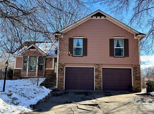 3515 Winchester Dr, Leavenworth, KS 66048