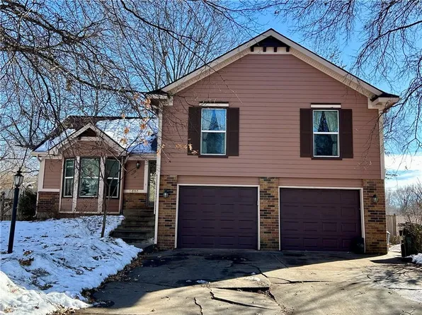 3515 Winchester Dr, Leavenworth, KS 66048