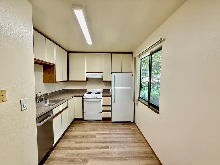 2251 NE Blakeley St #202 — Photo 4
