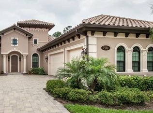 7521 Lantana Cir, Naples, FL 34119